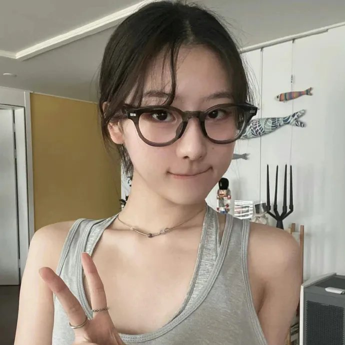 人皮拼图海报